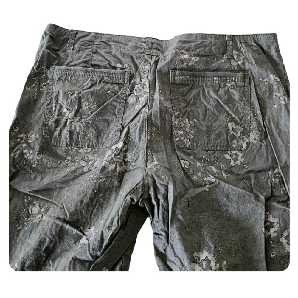 Democracy Gray Floral Ankle Capris - Picture 5 of 7